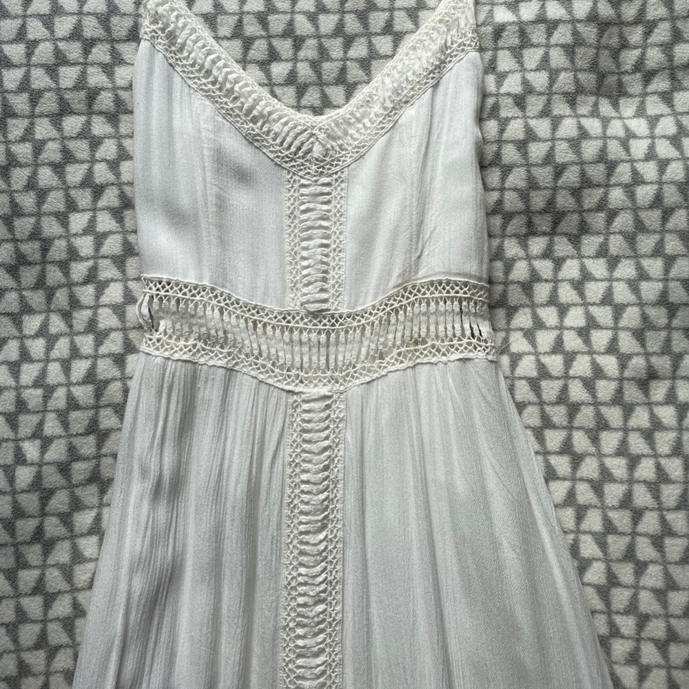 White maxi dress; lace detailing; Size: Xs
